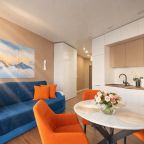 Делюкс (Дизайнерские  двухкомнатные апартаменты ORANGE с кухней и ванной комнатой с видом на море и горы), Апартаменты Стиль жизни