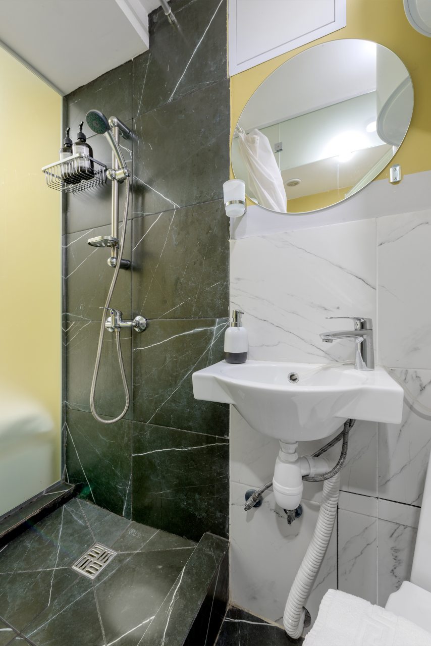 Апартаменты (С односпальной кроватью без окна (24)), Апартаменты VEDA Aparts Лиговский 55