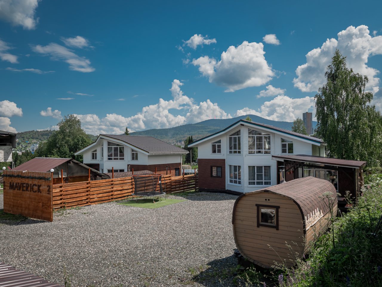 Баня и чан на территории