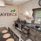 Высокий стул, Гостевой дом Maverick