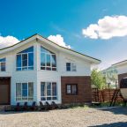 Фасад и территория дома