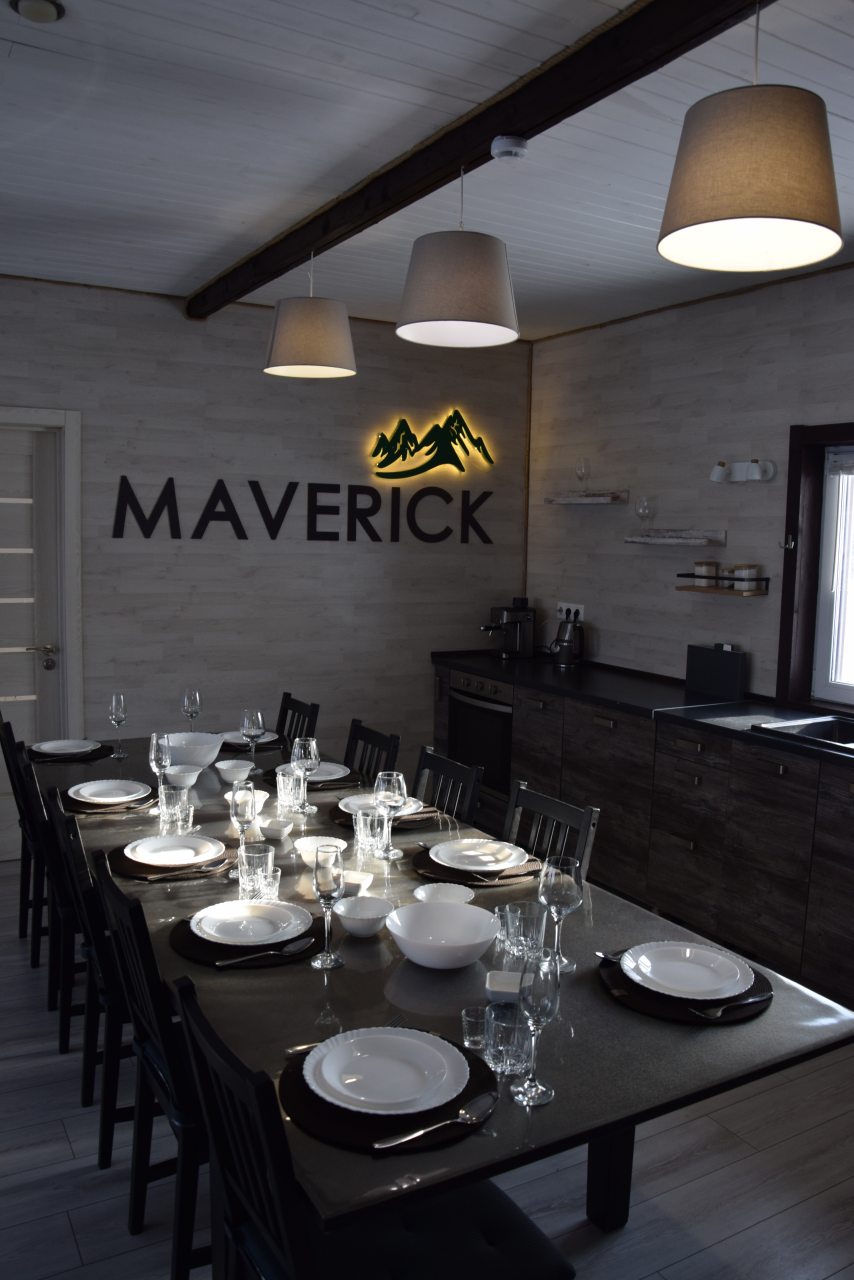 Четырнадцатиместный (Маверик Дом 2 в Шерегеше с баней и чаном), Гостевой дом Маверик