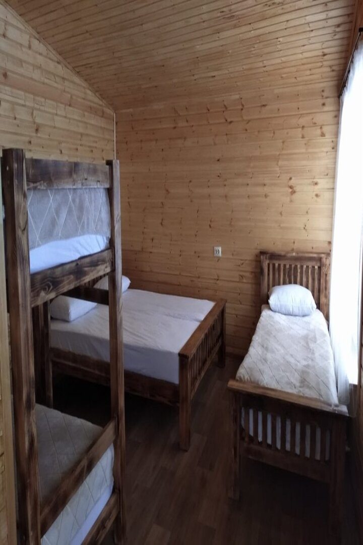 Коттедж (Пятиместный), База отдыха Счастливые Люди