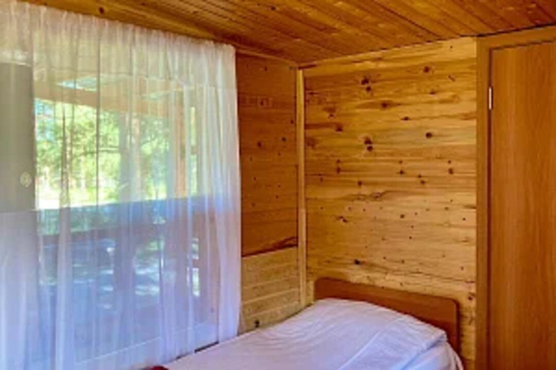Трехместный (3-х местный (2 этаж)), База отдыха КараБелка
