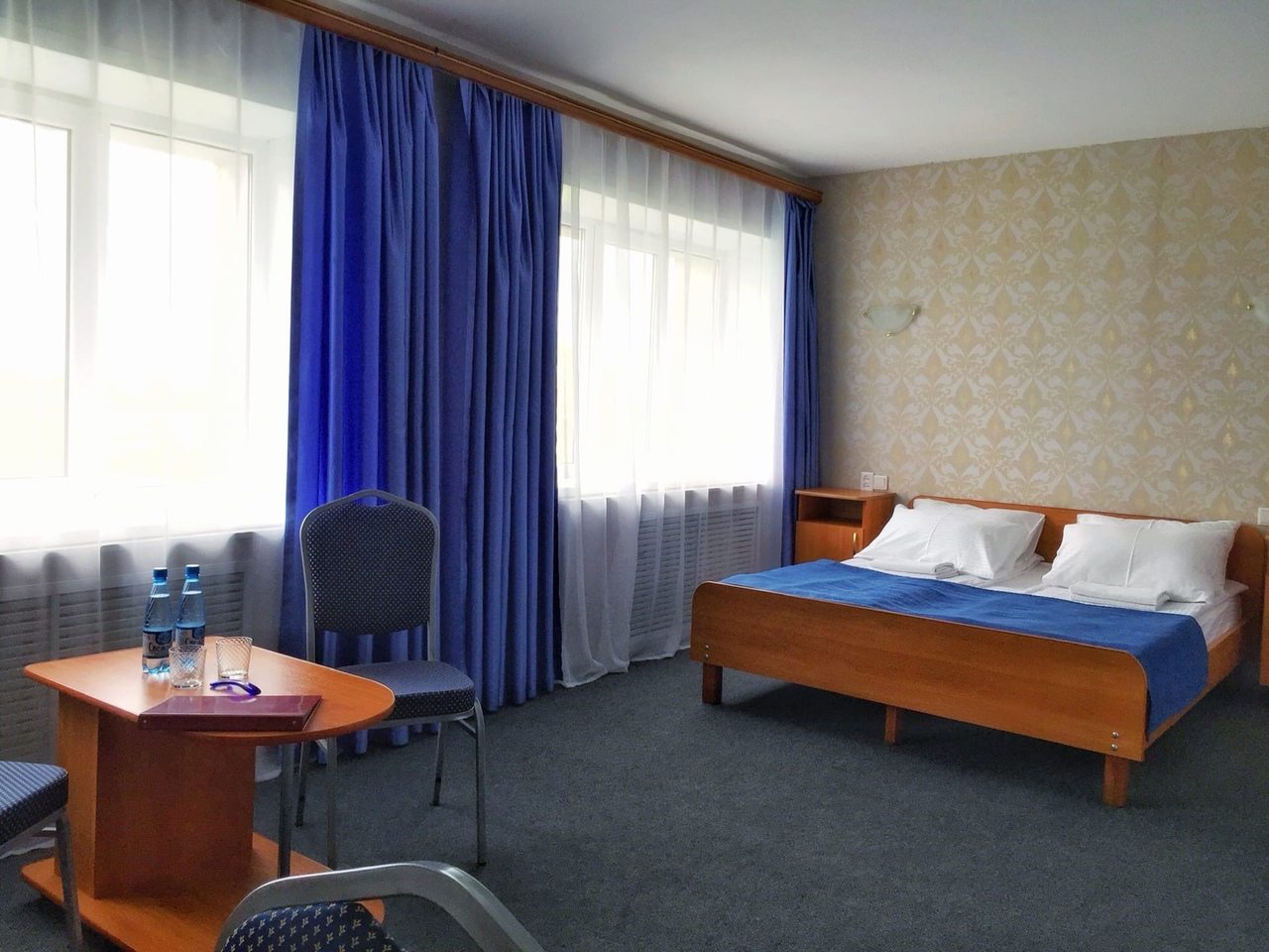 Двухместный (Стандартный двухместный с двуспальной кроватью) отеля AMAKS отель Курган