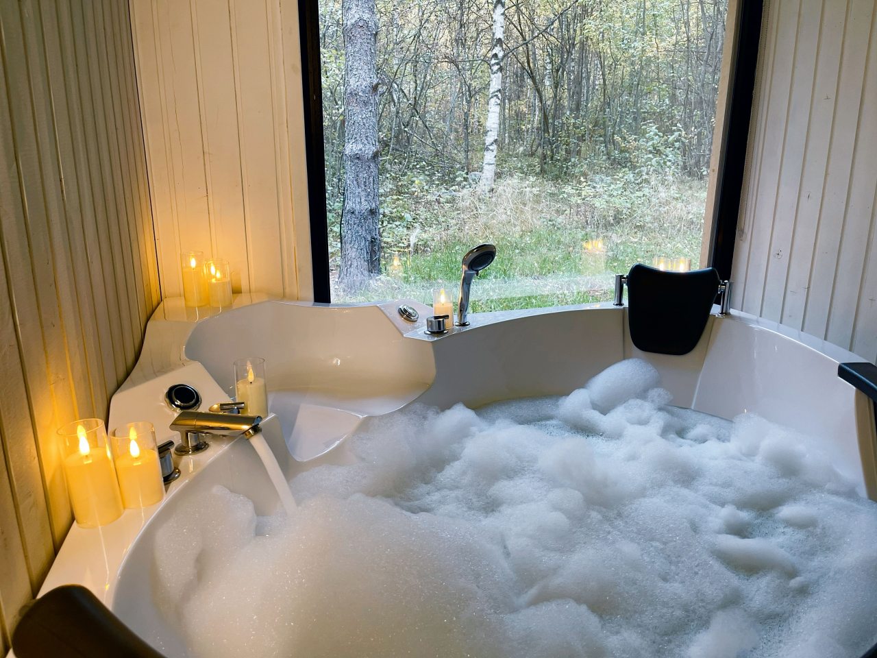 Номер (С джакузи Могучая ель), База отдыха ALDI-Karelia