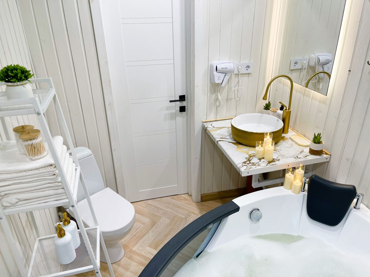 Номер (С джакузи Могучая ель), База отдыха ALDI-Karelia