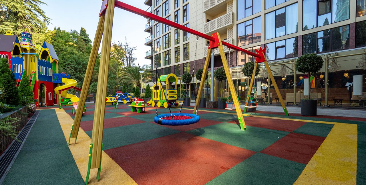 Детская площадка, Апартаменты Метрополь