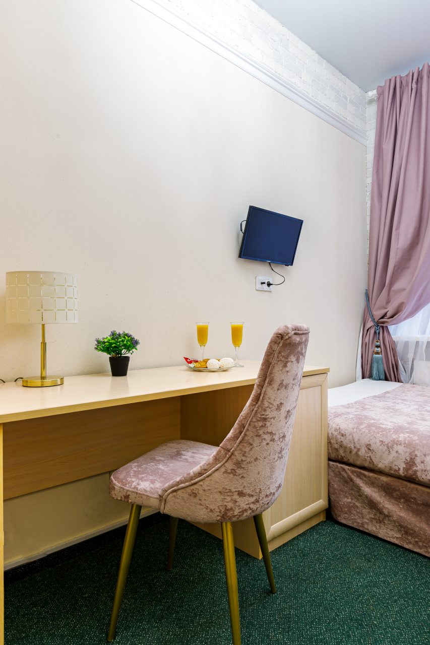 Удобства в номере, парковка во дворе, холодильник в номере