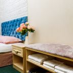 Парковка в тихом дворе под вашим окном,штора блэкаут,