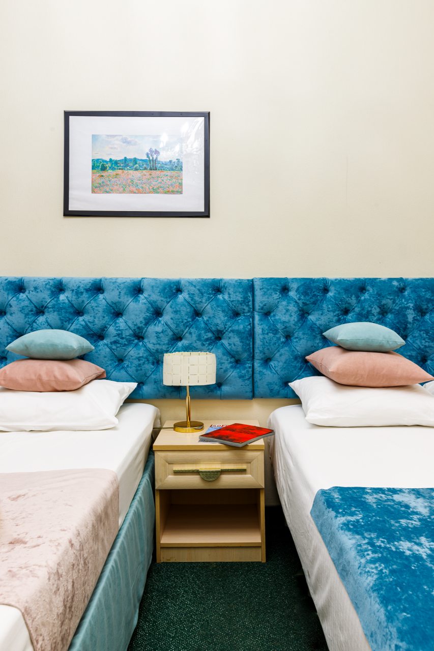 Парковка, семейный, можно на 6 чел,вай фай, удобства в номер