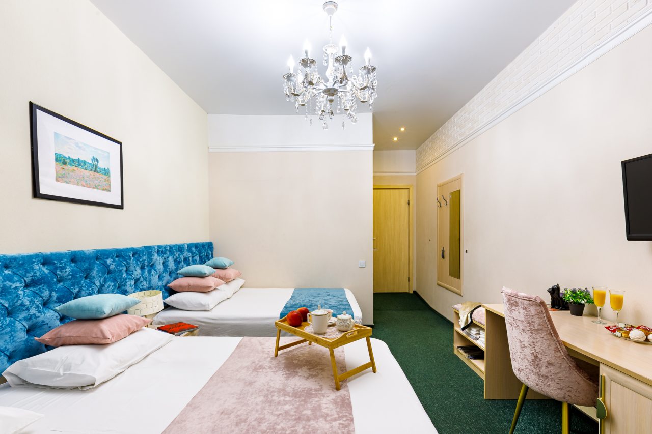 Кровати 180 и 140, парковка в тихом дворе