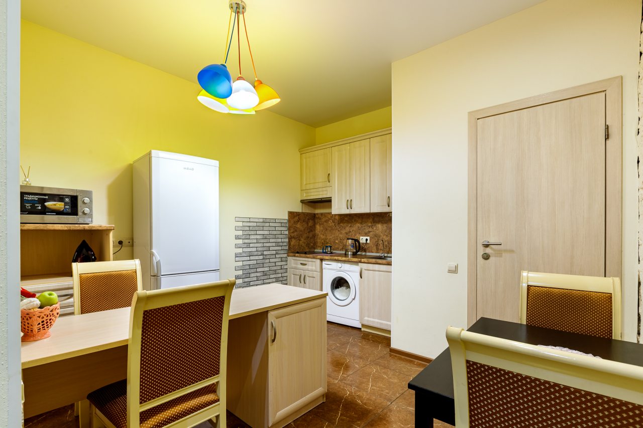 Семейный , удобства в номере, парковка, вай фай.