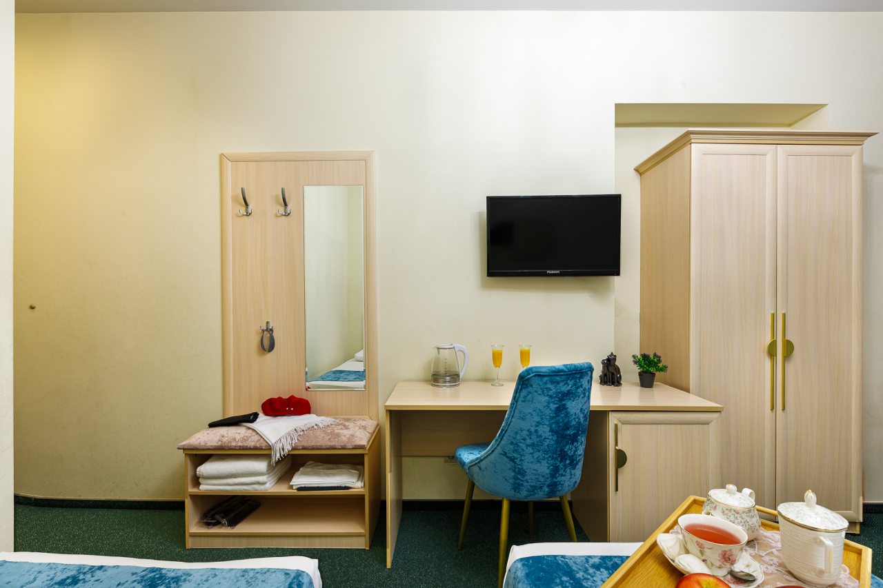 Парковка , вай фай, удобства в номере , кровати 180ш