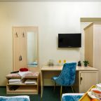 Парковка , вай фай, удобства в номере , кровати 180ш