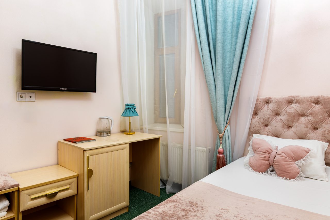 Кровать 190ш, парковка во дворе, вай фай, удобства в номере