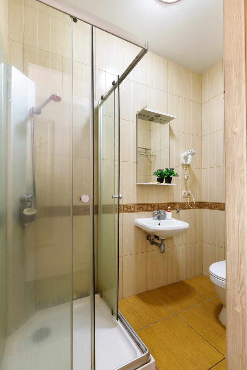 Кровать 190ш, парковка во дворе, вай фай, удобства в номере