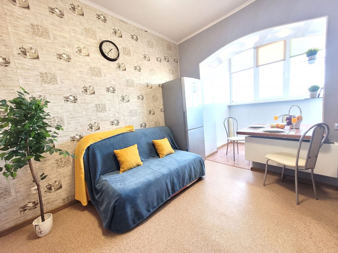 Двуспальный раскладной диван на кухне. (120*200)