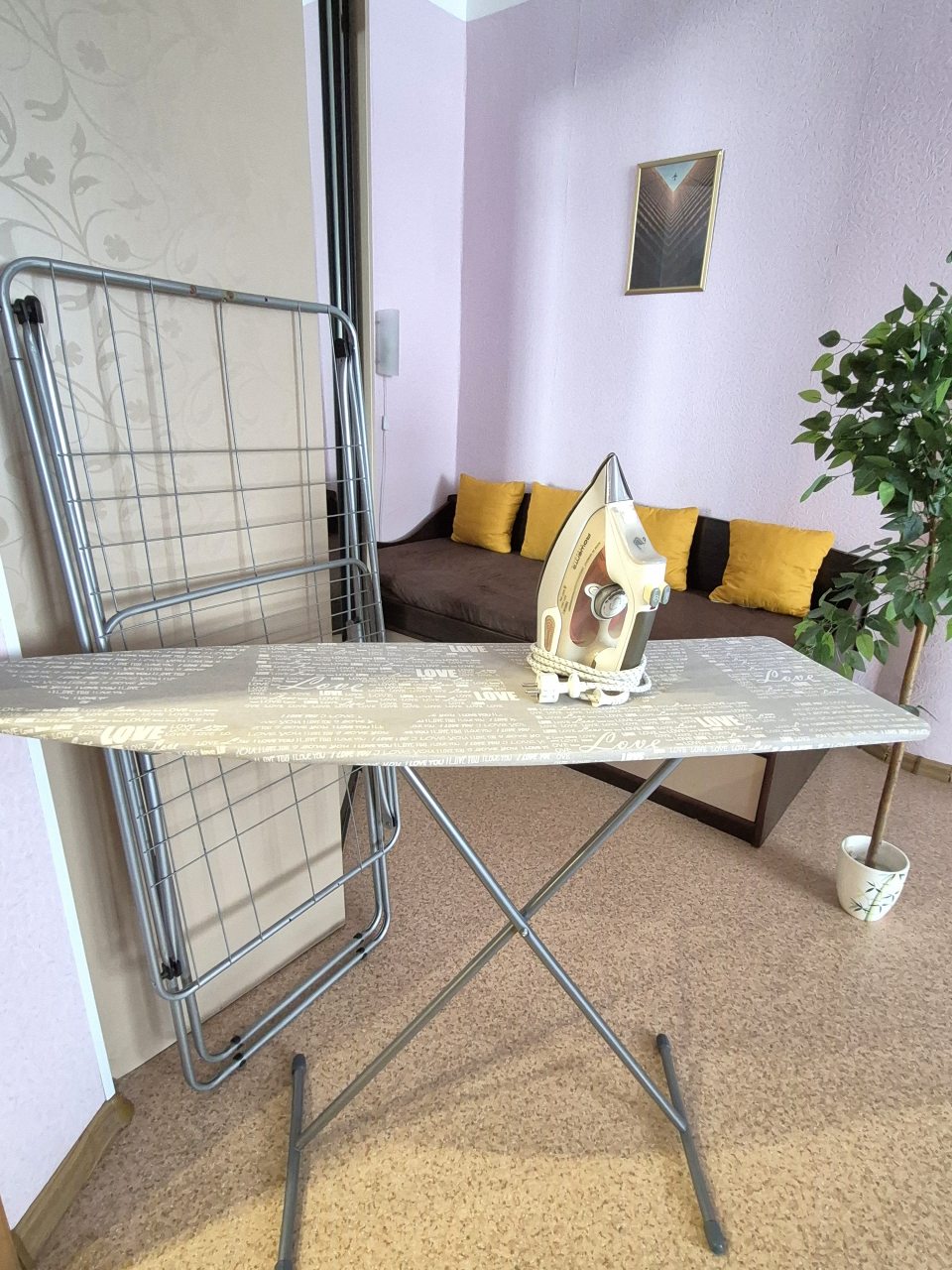 Утюг, гладильная доска, сушилка