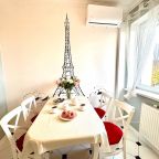 Апартаменты (Двухкомнатная квартира на Литовском валу), Апартаменты На Литовском валу