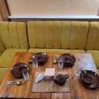 Можно заказать завтрак в номер или пообедать в общей зоне