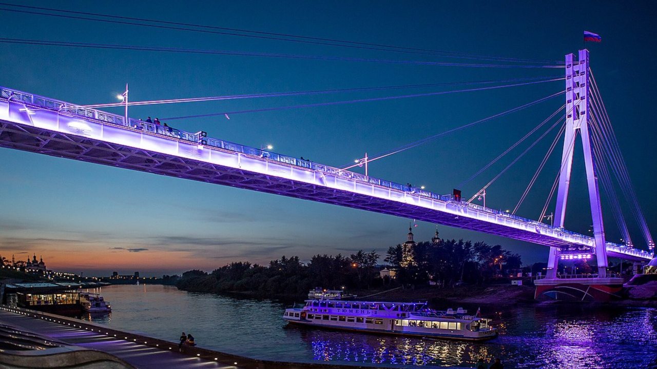 До моста влюблённых и набережной пешком 20 минут