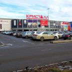 Через дорогу ТЦ «Кристалл»
