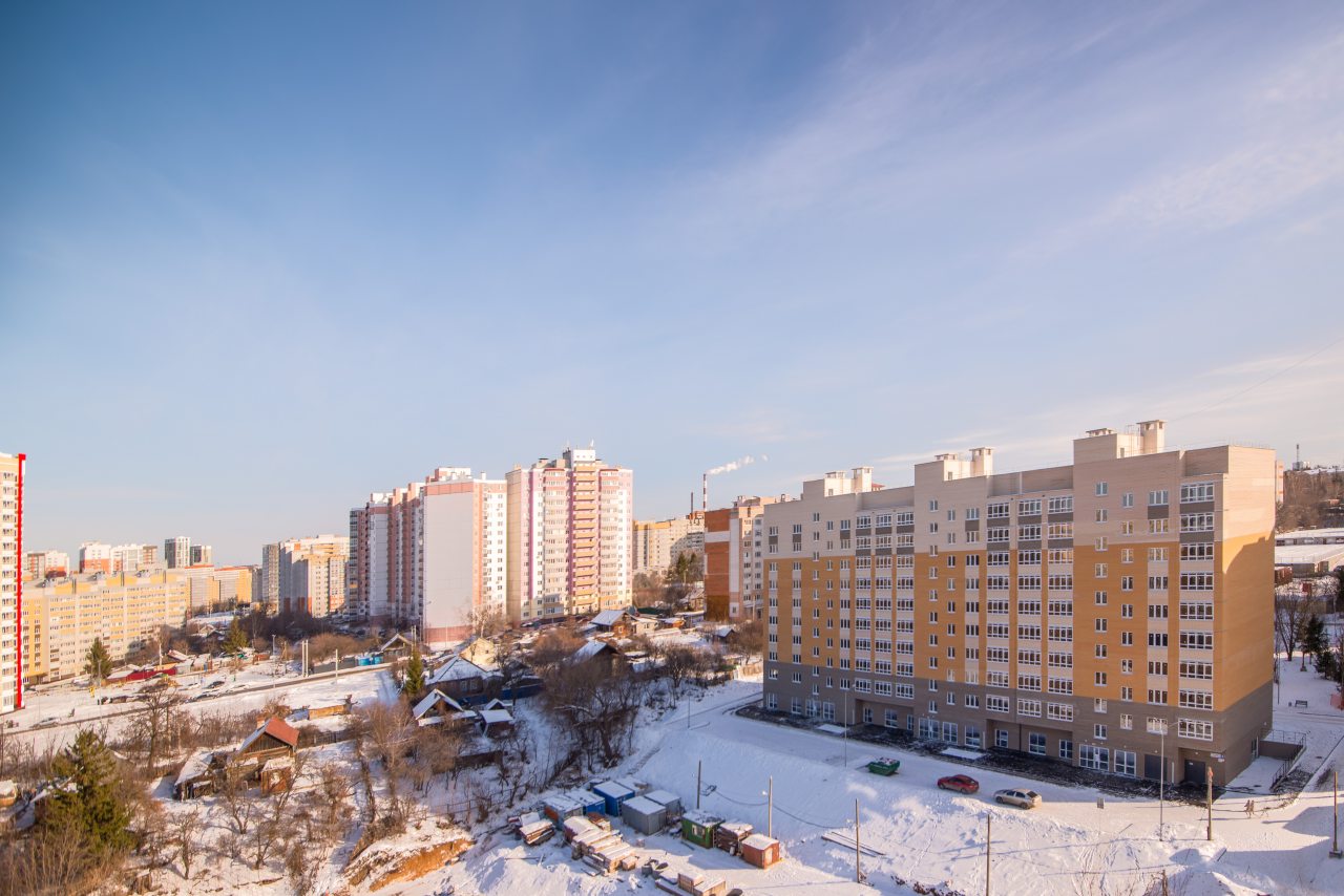 Парковка у дома, Апартаменты Уютная 1-к кв. в самом центре от RentAp c 4 сп. местами