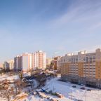 Парковка у дома, Апартаменты Уютная 1-к кв. в самом центре от RentAp c 4 сп. местами