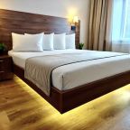 Большая кровать с ортопедическим матрасом