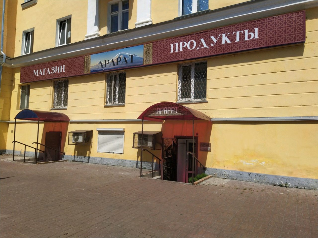 Парковка перед домом