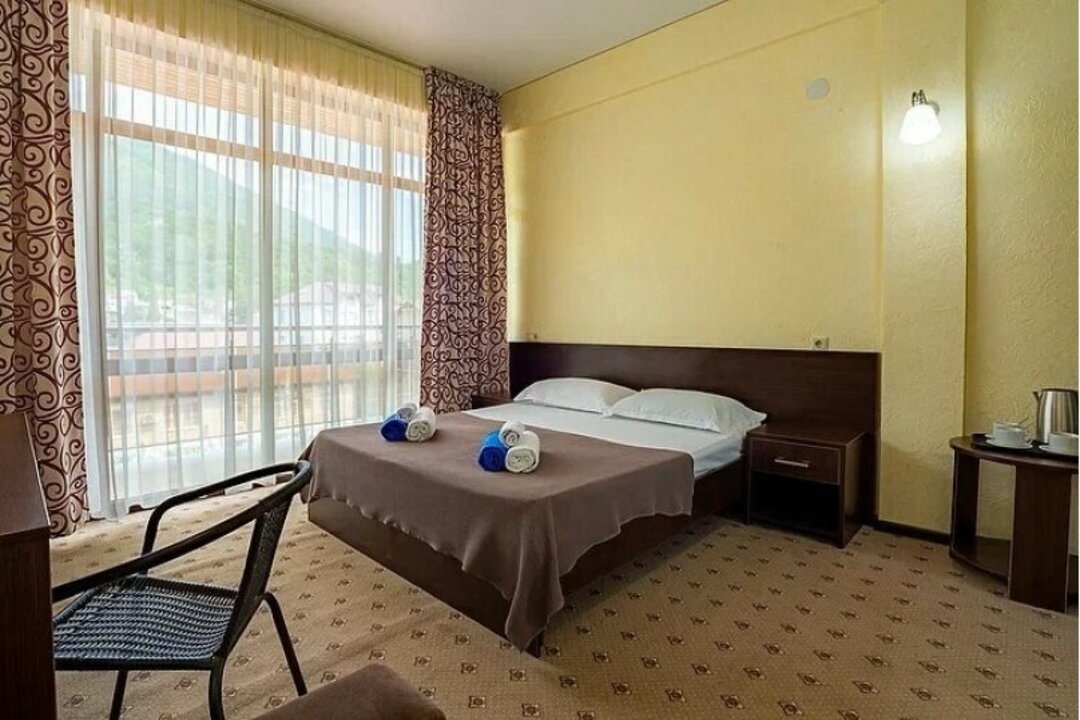 Двухместный (Standard Comfort двухместный с балконом) гостиницы Hometel Ilana, Гагра