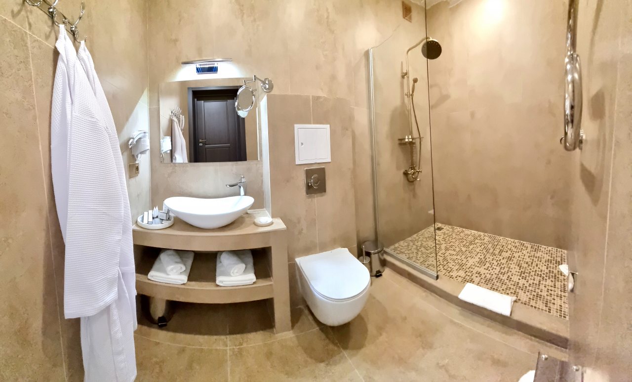 В номере 2 ванные комнаты