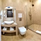 В номере 2 ванные комнаты