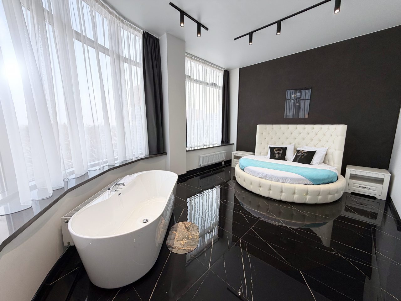 Люкс (Панорама Черная жемчужина), Отель Кристалл