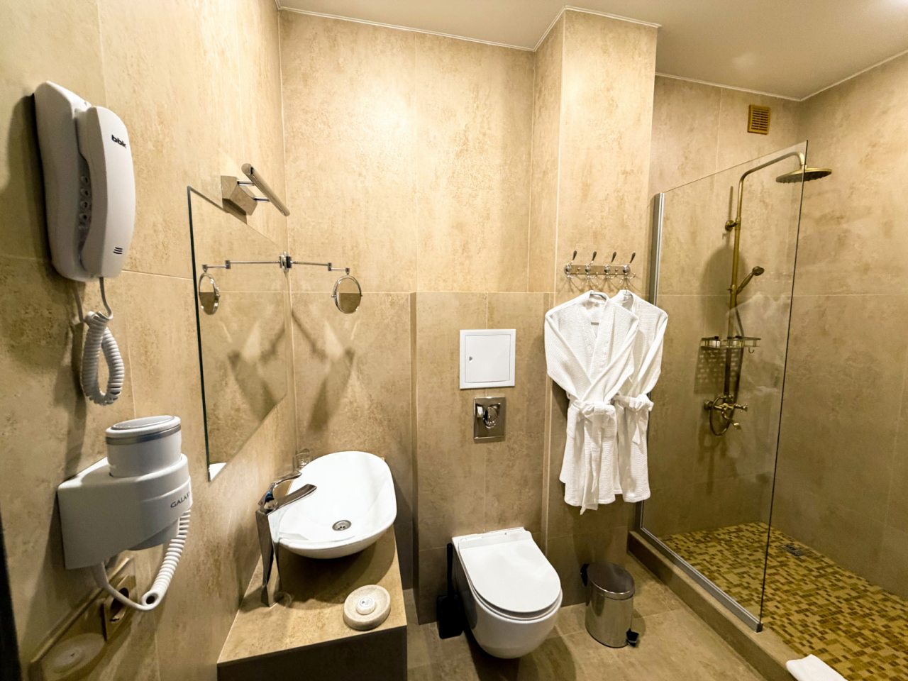 De Luxe (Веранда), Отель Кристалл