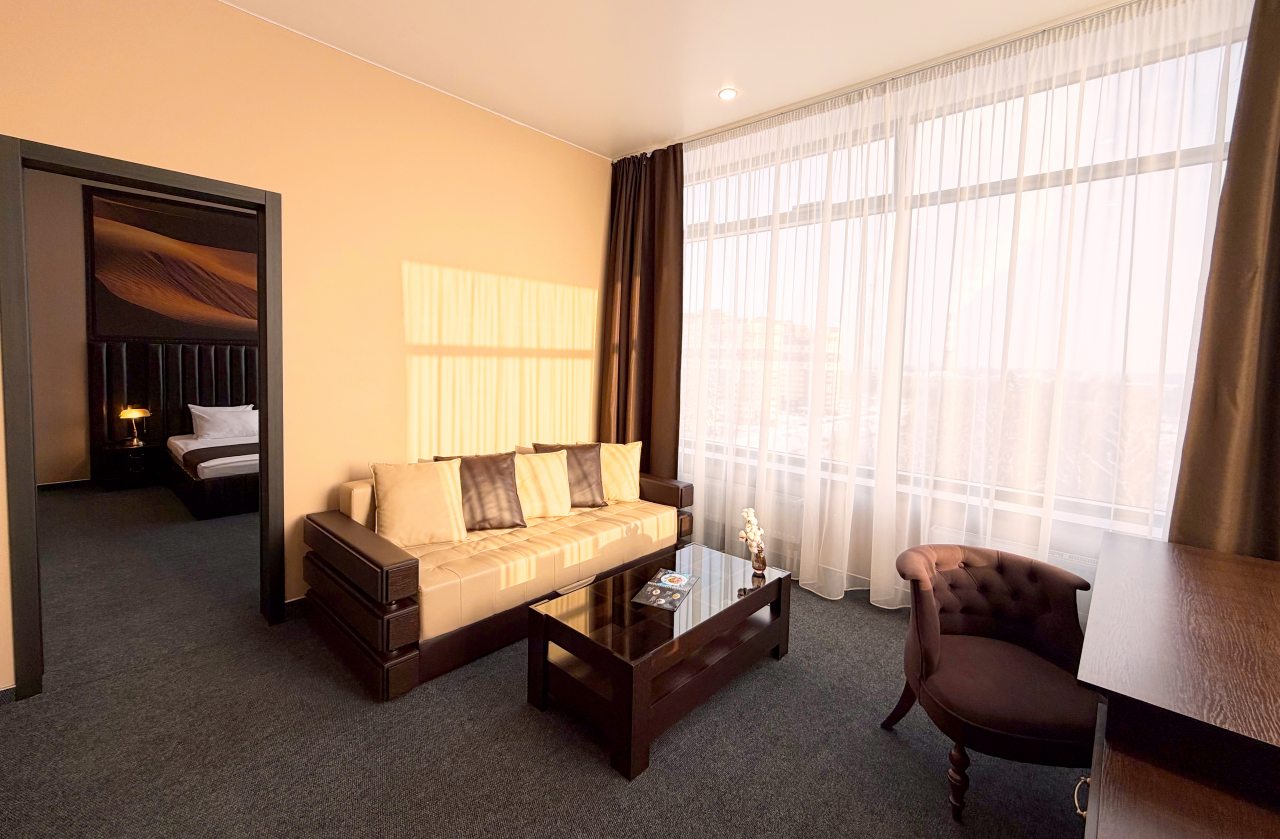 Люкс (Представительский Люкс), Отель Кристалл