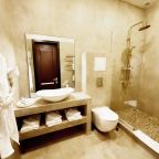 Люкс (Двухкомнатный семейный Люкс двуспальная + одна односпальная кровати), Отель Кристалл