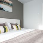 Апартаменты (МyНomеYourНоme нa Сaловa 61), Апартаменты Myhome Yourhome на Салова 61