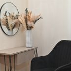 Апартаменты (Евротрёшка с дизайнерским ремонтом), Дизайнерские апартаменты у реки