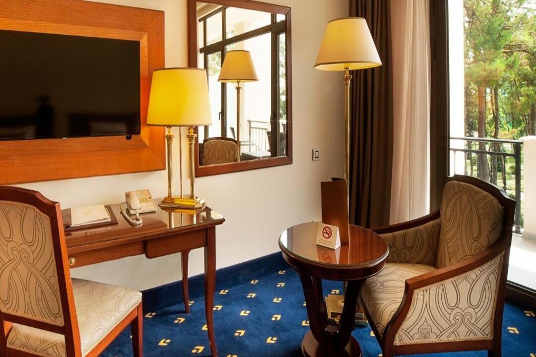 Двухместный (Улучшенный двухместный номер с 1 кроватью, вид на море и бассейн) отеля Джорджия Палас Отель & СПА, Кобулети