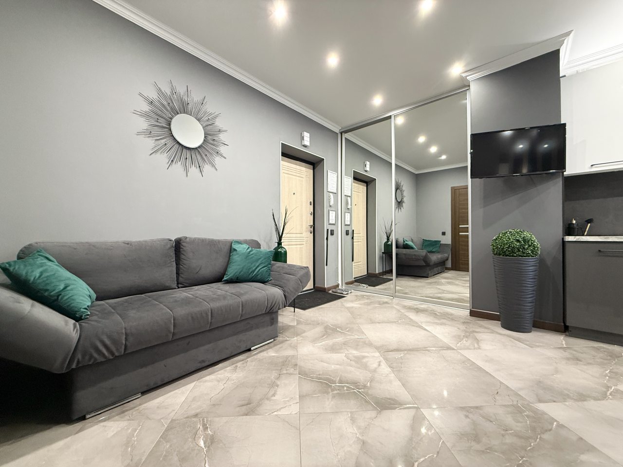 Прихожая. Спальное место для 3-его гостя