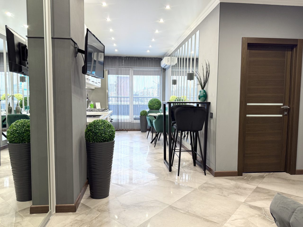 Вид на кухню-столовую