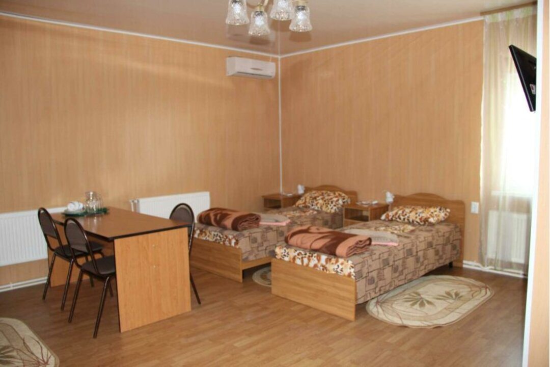 Трехместный (Номер от 1 до 3 гостей) гостевого дома ЛиК, Таганрог