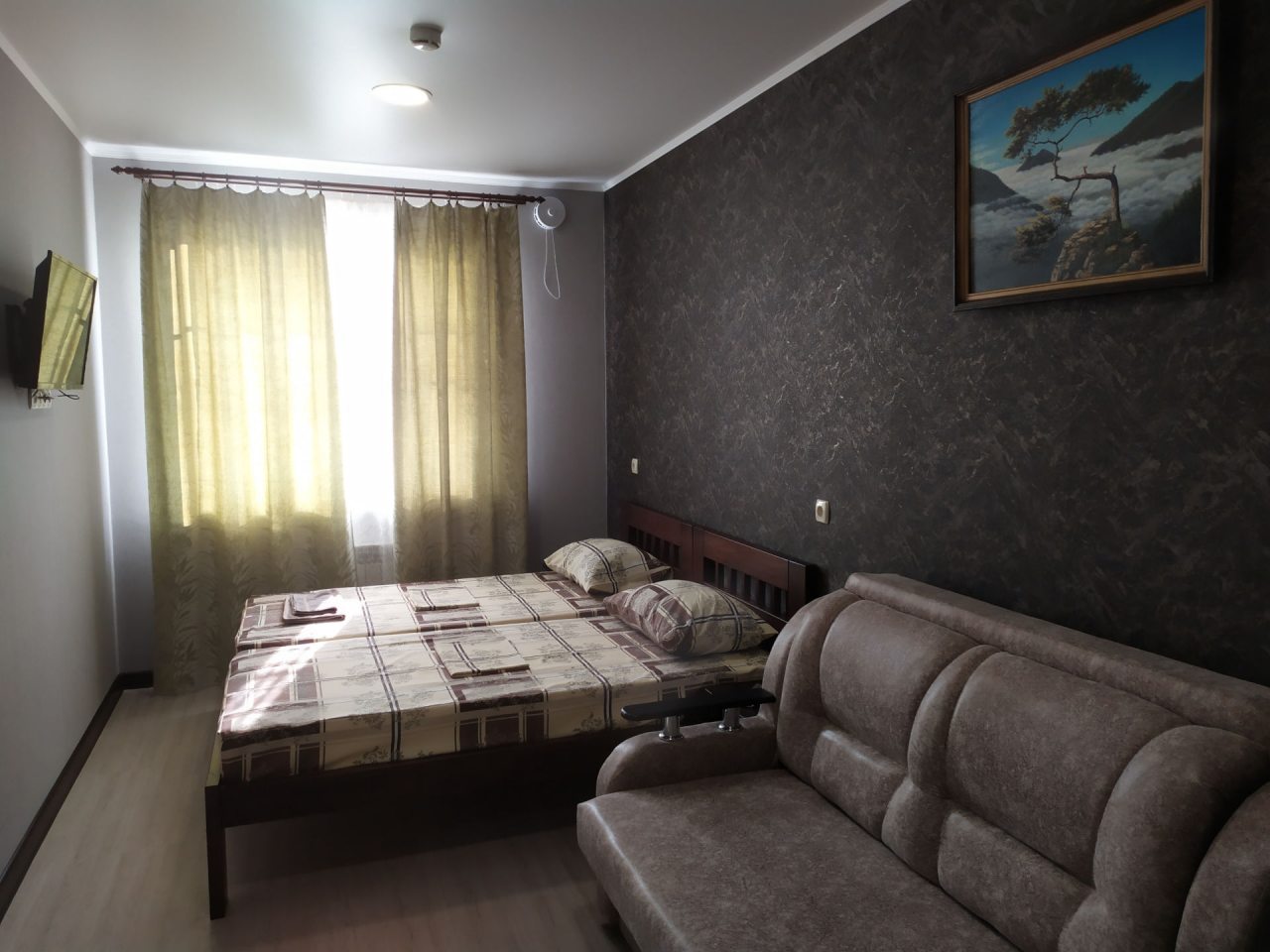 Четырехместный (2-х комнатный номер) базы отдыха Дельта Дона, Азов