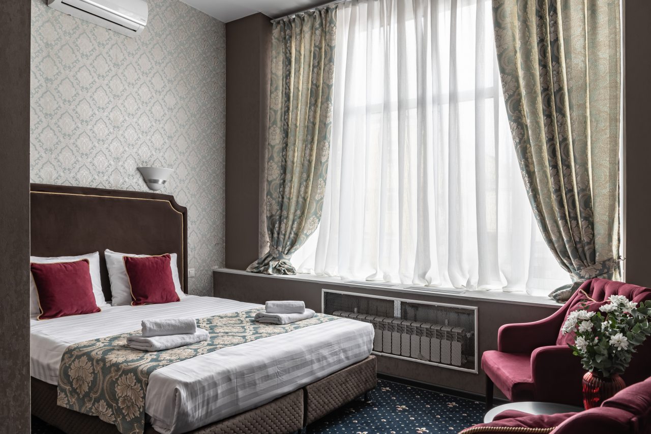Двухместный (Комфорт с одной большой или двумя раздельными кроватями) отеля Арт-отель Моцарт, Москва