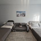 Пятиместный (Спальня + кухня-гостиная 1 этаж), Апартаменты Golden Holiday