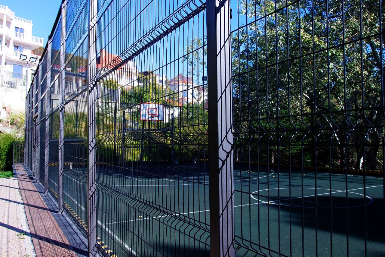 Баскетбольная площадка, Апартаменты Моравия