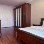 De Luxe (Pro.apartment трехкомнатные в центре Амалиенау), Апартаменты Pro.apartment трехкомнатные на Огарева