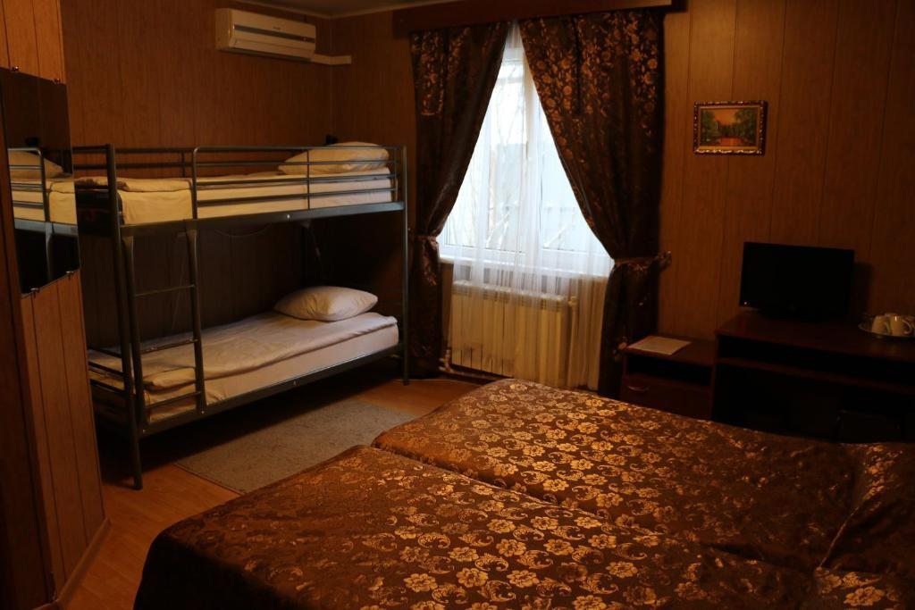 Четырехместный (Четырехместный номер с ванной комнатой) мини-отеля Уют, Сергиев Посад